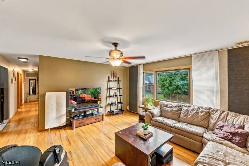 56 Hillcrest Ave, Woodland Park, NJ 07424