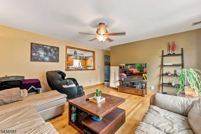 56 Hillcrest Ave, Woodland Park, NJ 07424
