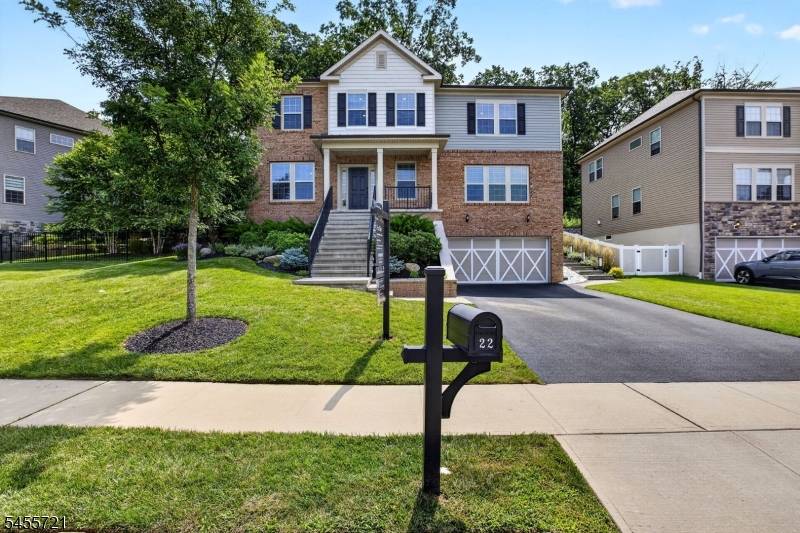 22 Hilltop Dr, North Caldwell Boro, NJ 07006