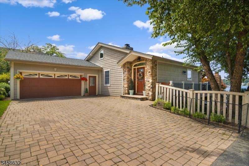 5 Lee Dr, Mount Arlington Boro, NJ 07856