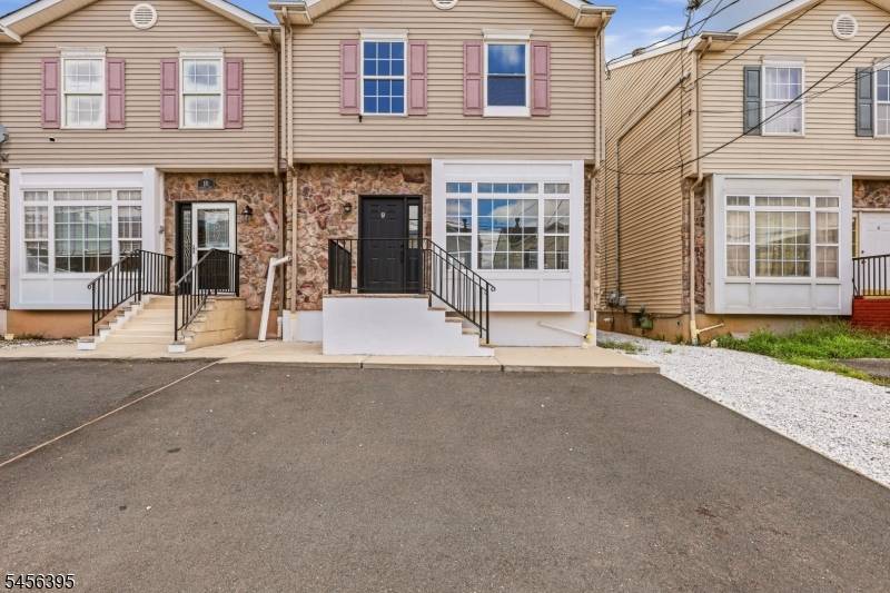 8 Somerset St, Carteret Boro, NJ 07008