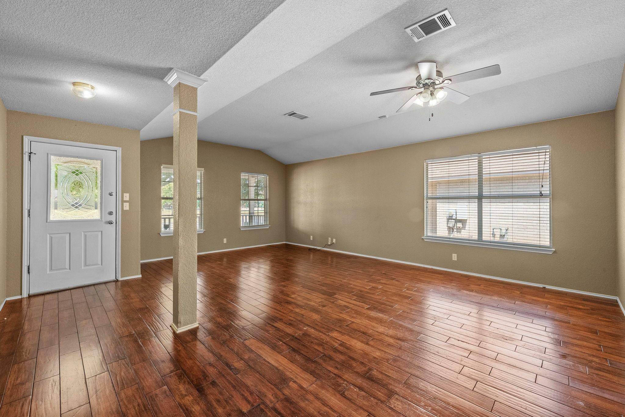 511 S Pauley DR, Hutto, TX 78634