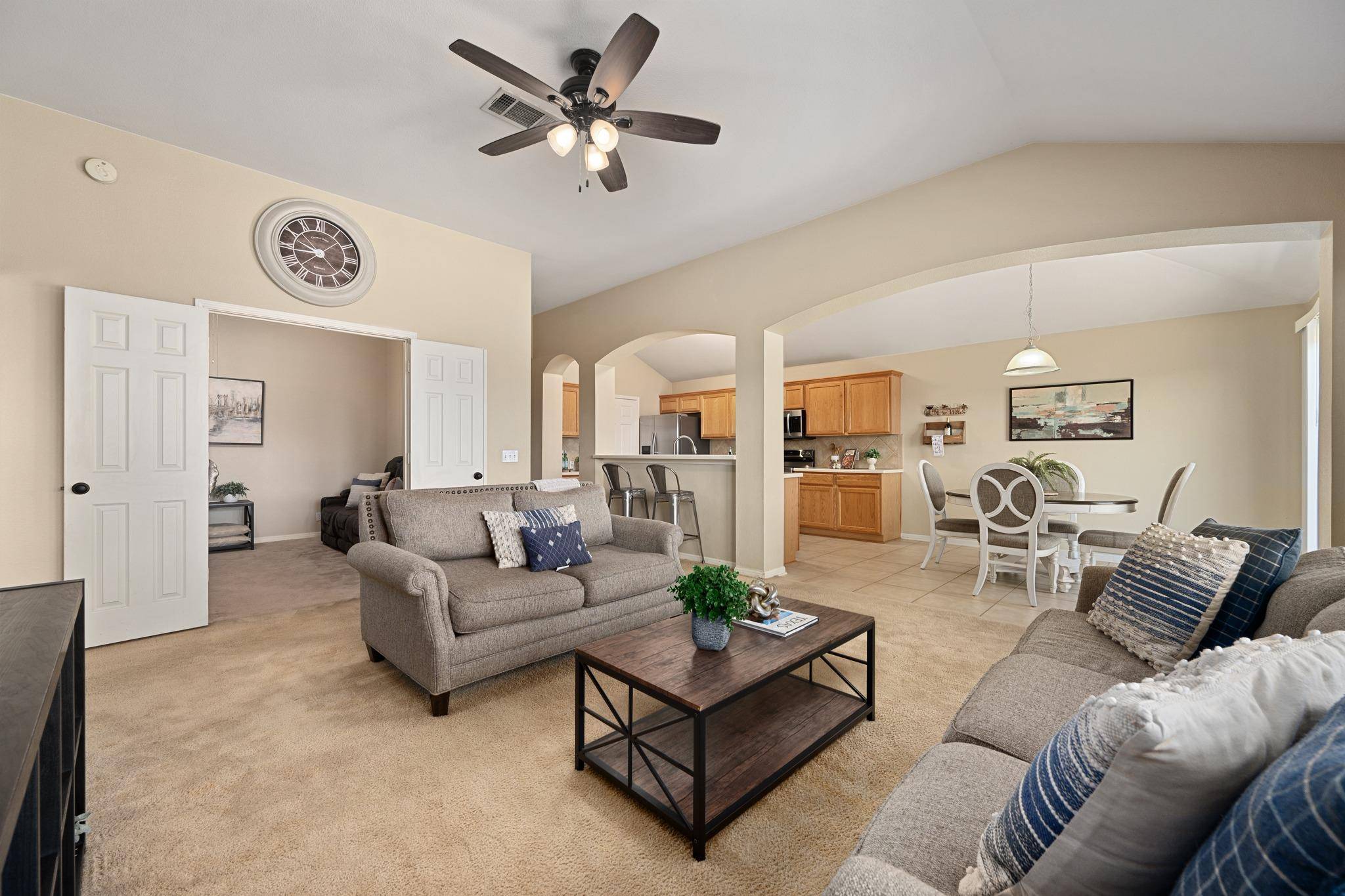 122 Holland ST, Hutto, TX 78634