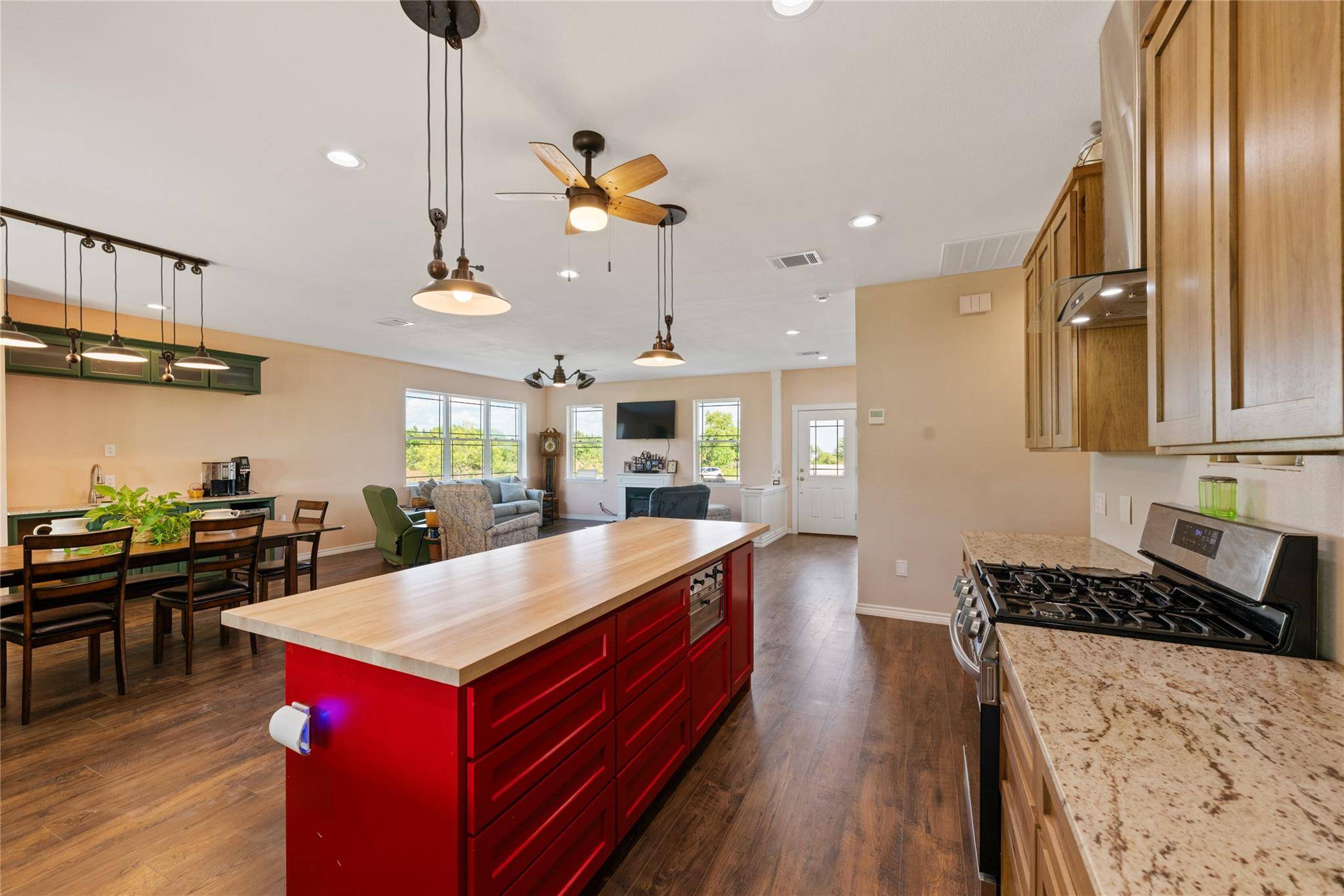 459 E Ridge LN, Niederwald, TX 78640