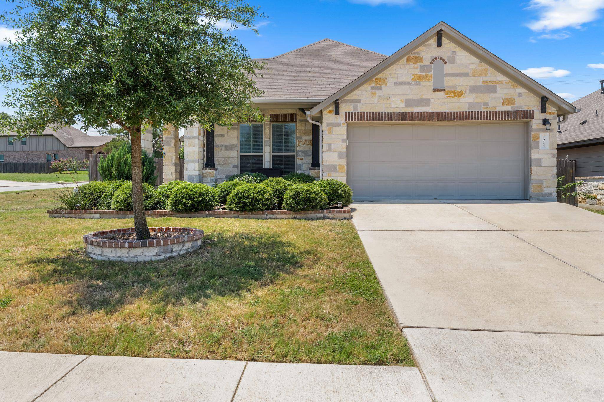 1924 Goldilocks LN, Austin, TX 78652