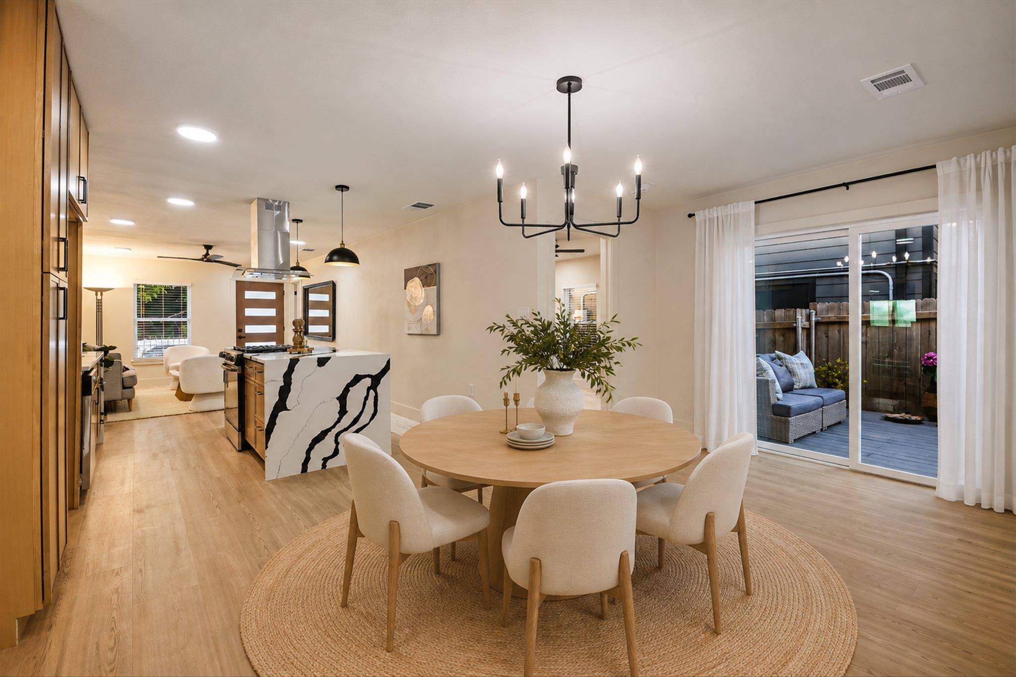 2406 Santa Maria ST, Austin, TX 78702
