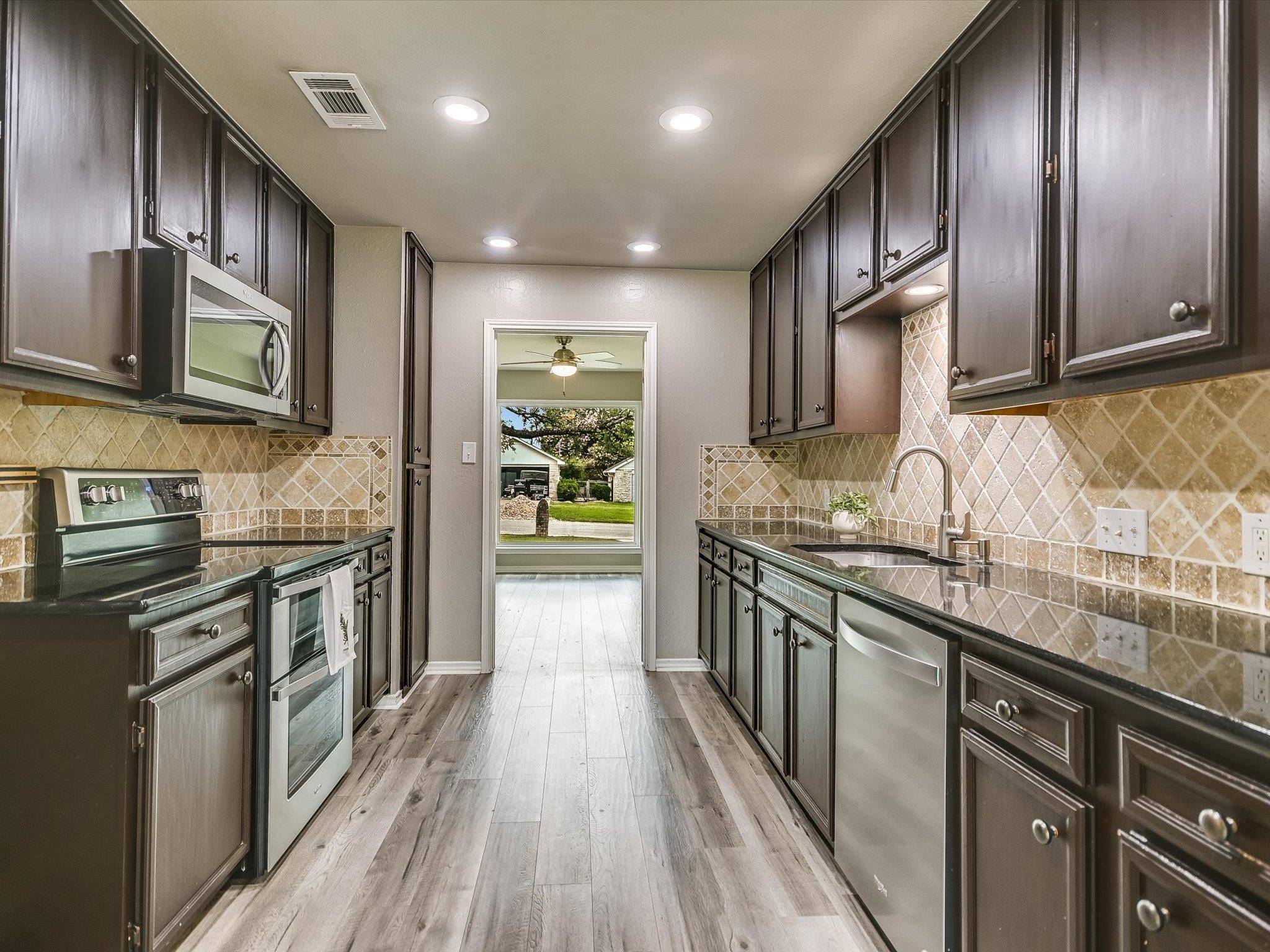 1433 Windcrest DR, Round Rock, TX 78664