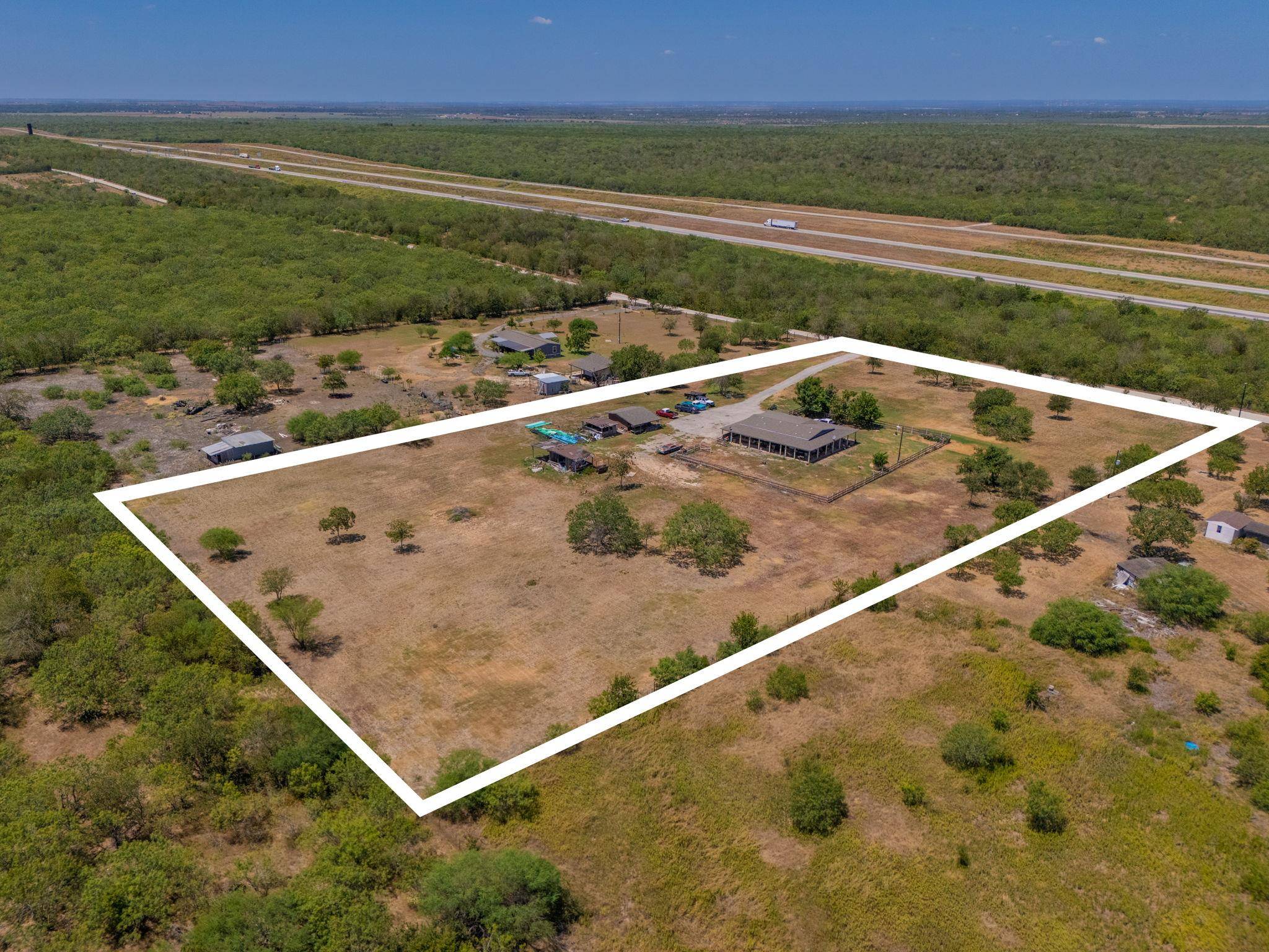 1781 Long RD, Lockhart, TX 78644