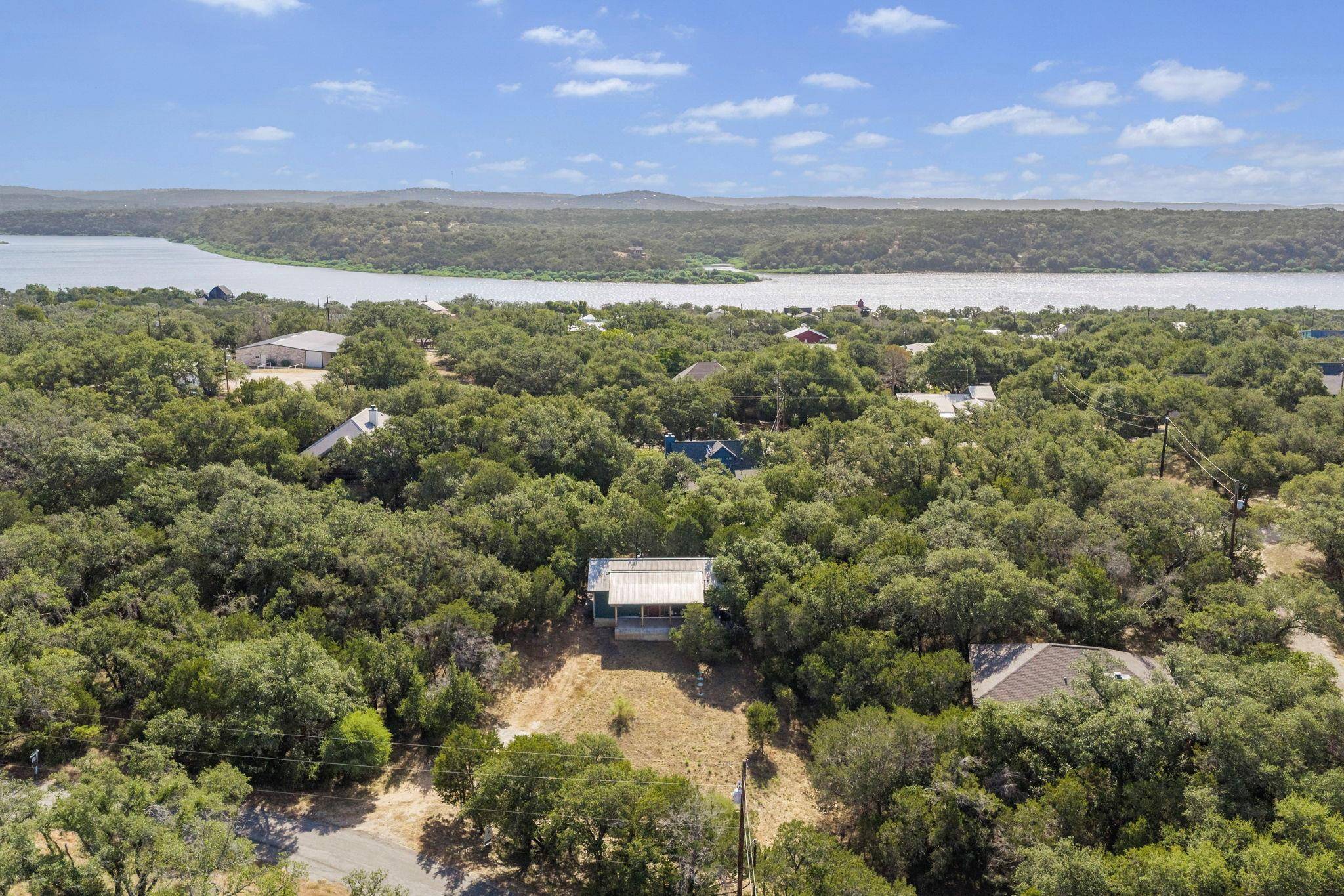 407 Breezing LN, Spicewood, TX 78669