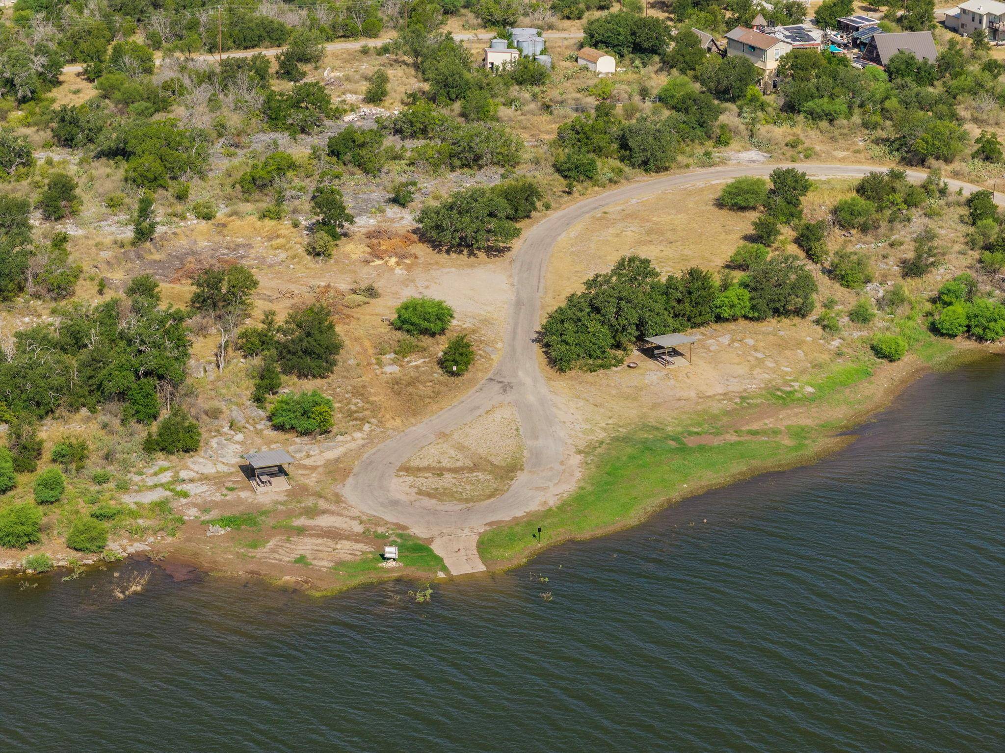 407 Breezing LN, Spicewood, TX 78669