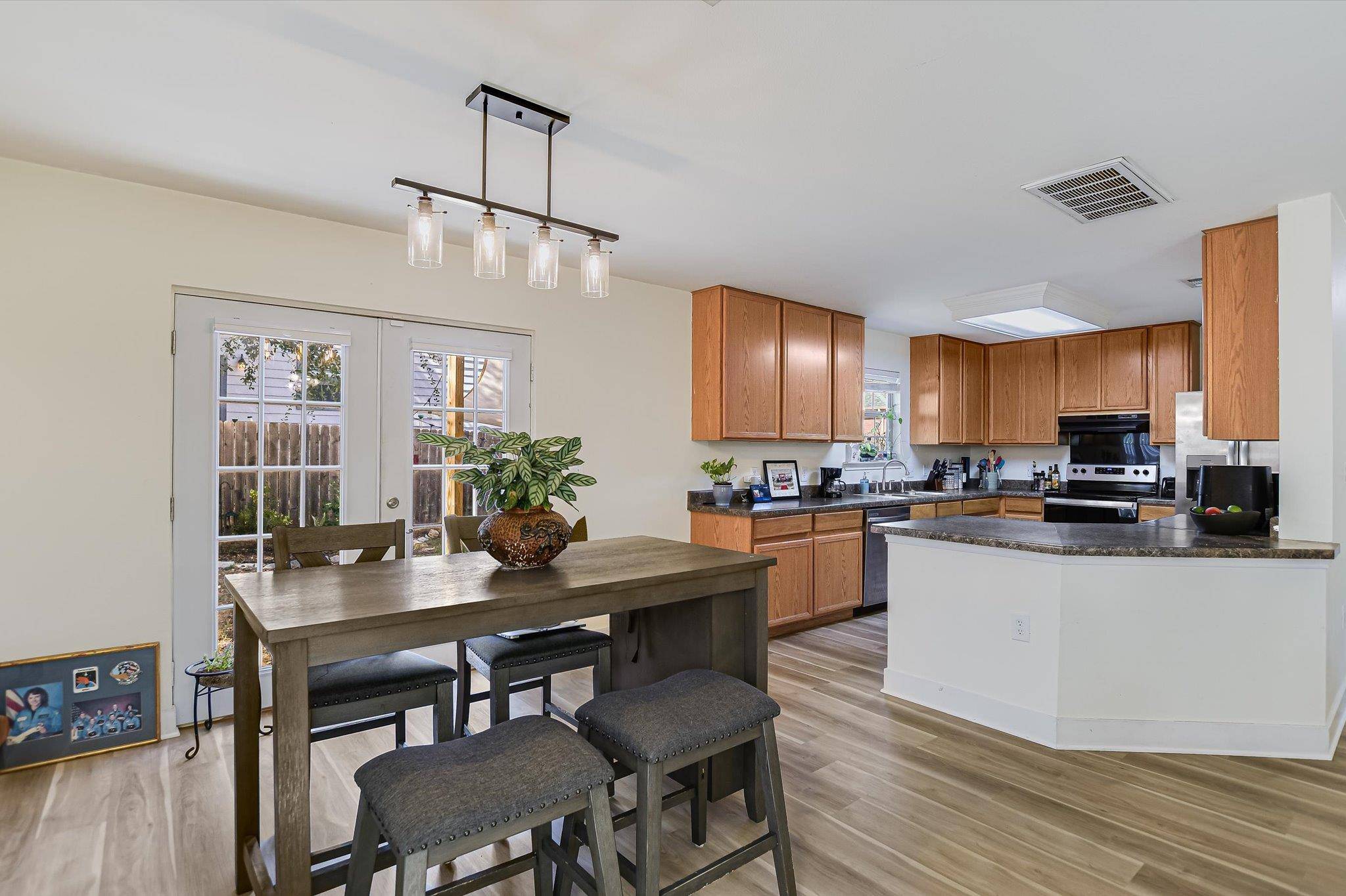 6809 Doyal DR, Austin, TX 78747