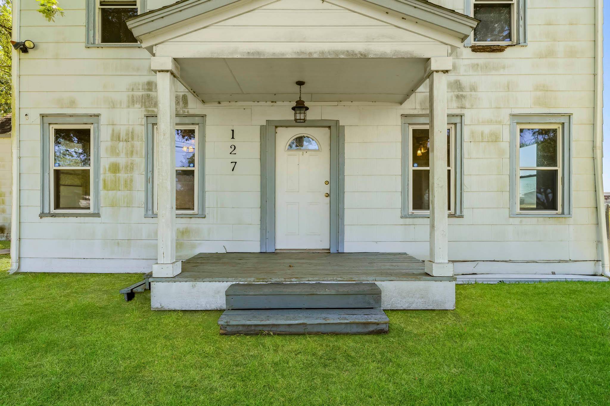 127 N Amthor ST, Bellville, TX 77418