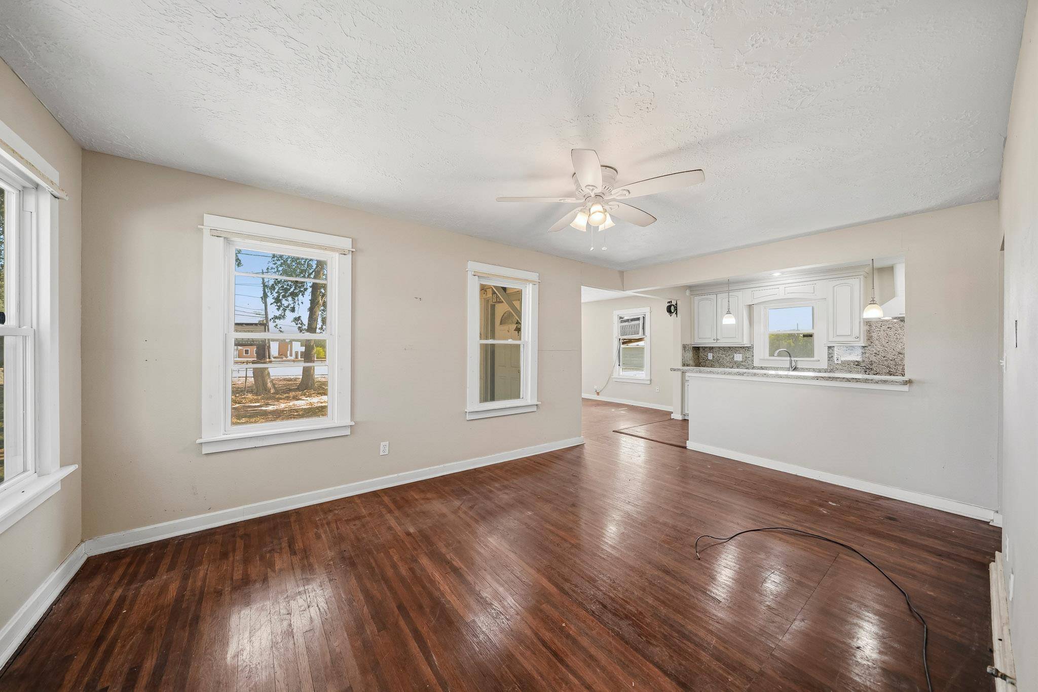 127 N Amthor ST, Bellville, TX 77418