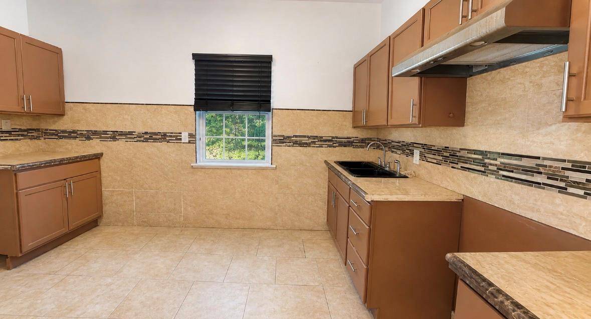 510 E Pine ST, Seguin, TX 78155