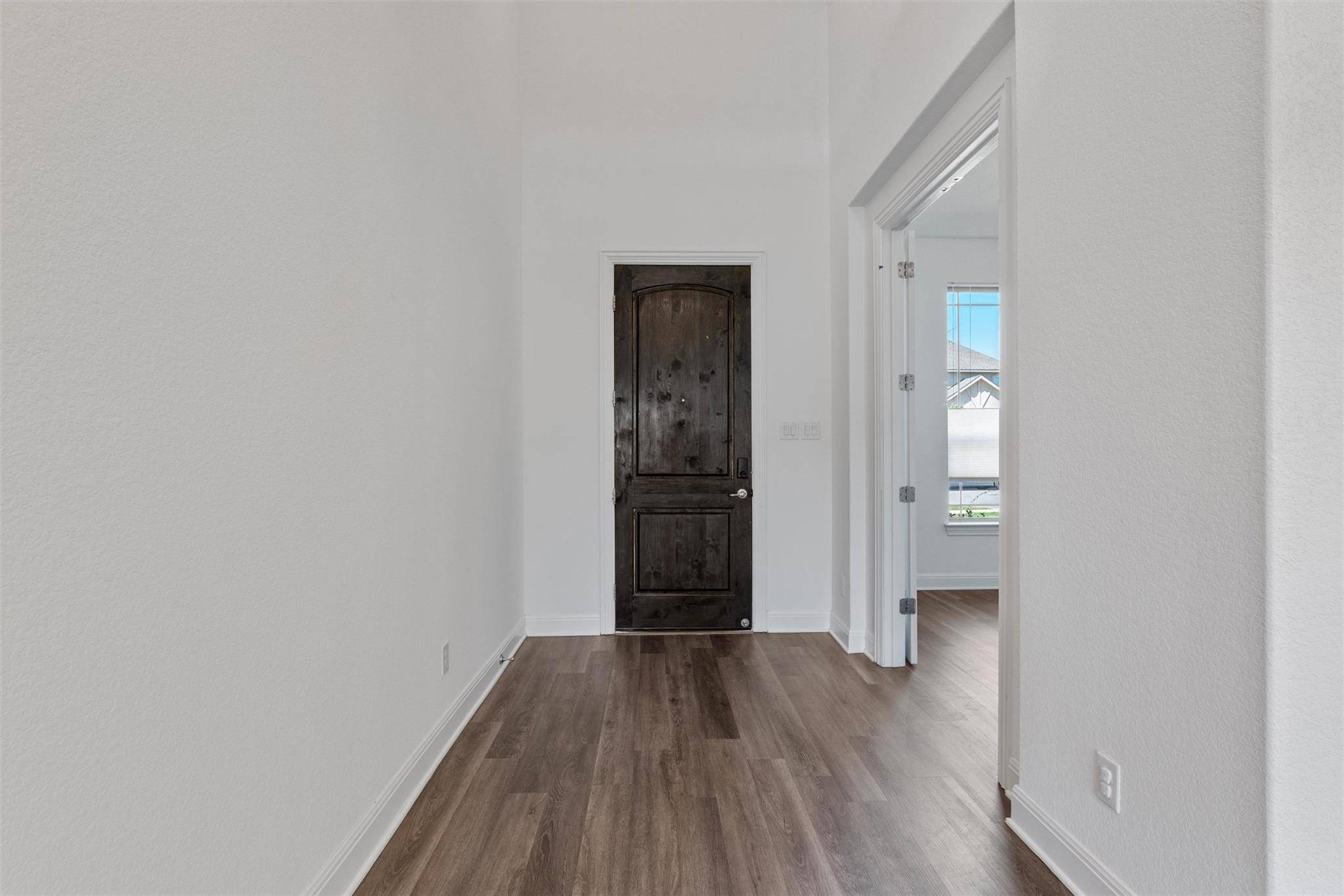 724 Landing LN, Leander, TX 78641