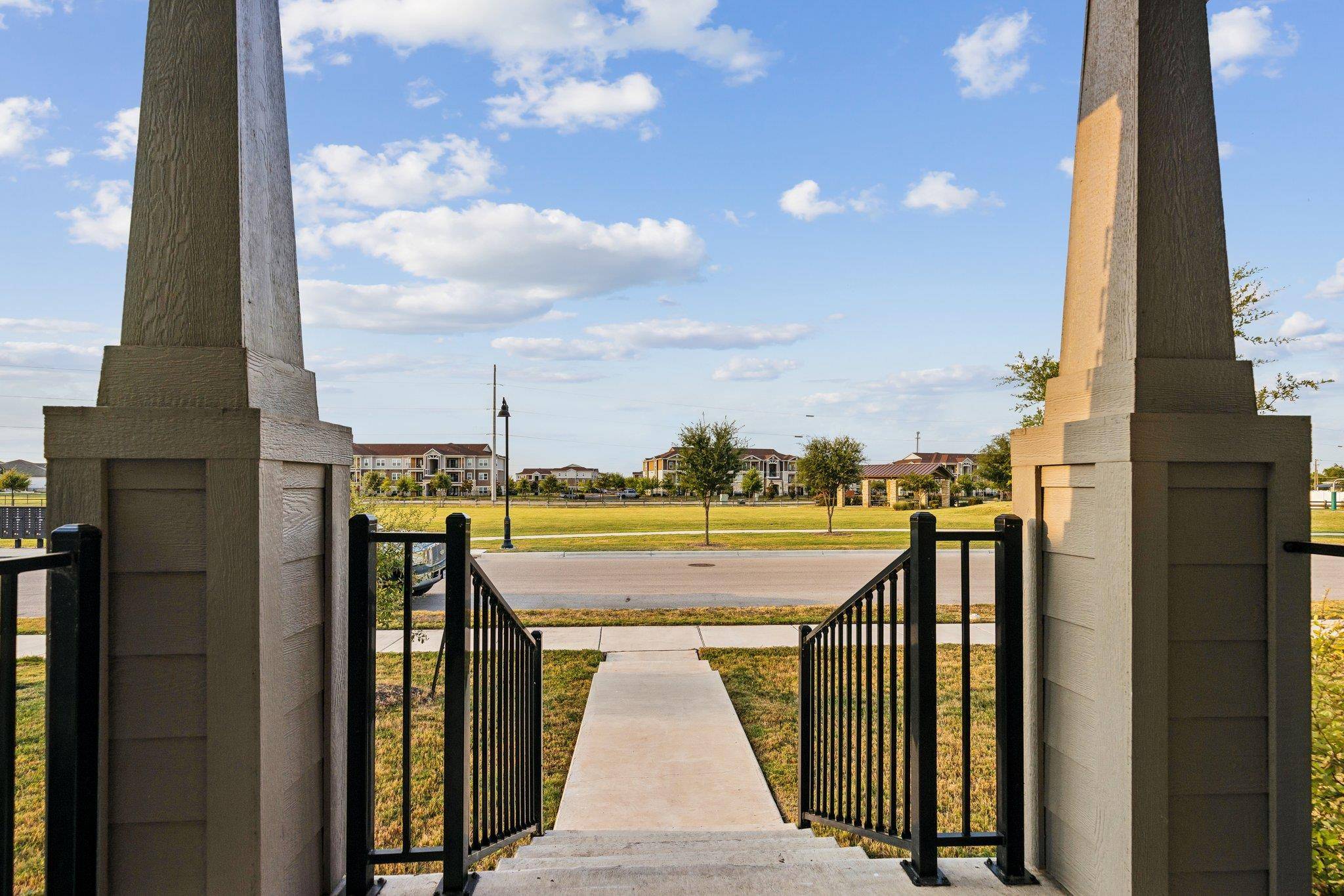 111 Magnolia Ranch LN, Hutto, TX 78634