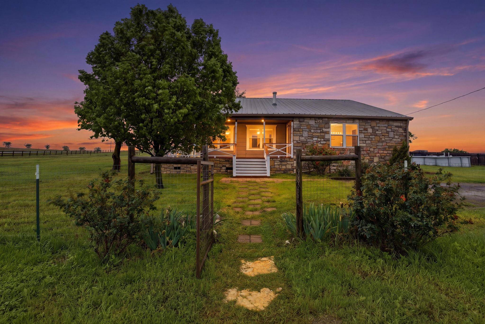1000 County Road 458, Coupland, TX 78615