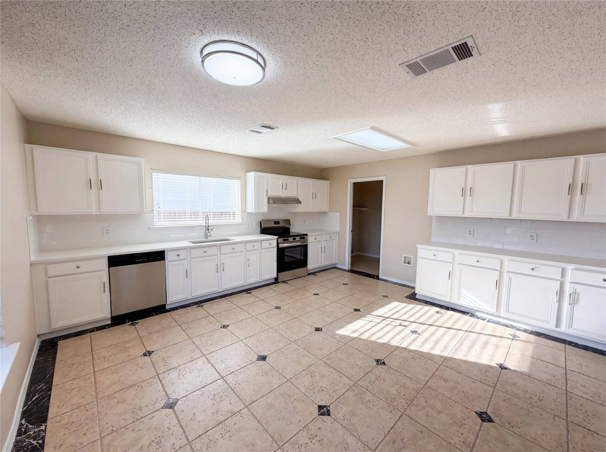 2727 High Point DR, Round Rock, TX 78664