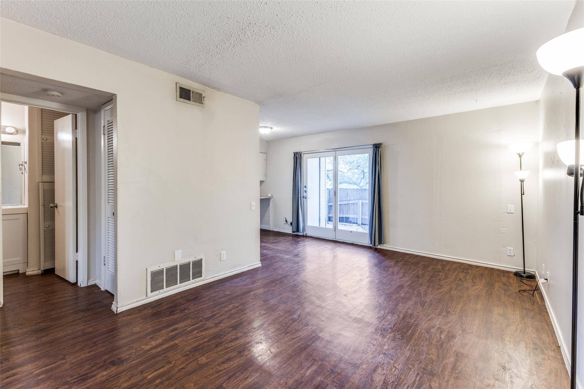 620 S 1st ST #103, Austin, TX 78704