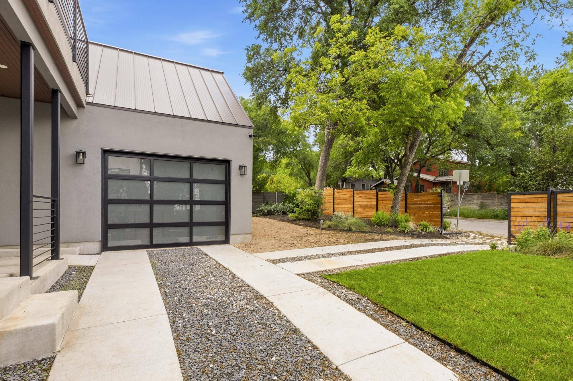 2300 Bluebonnet LN, Austin, TX 78704