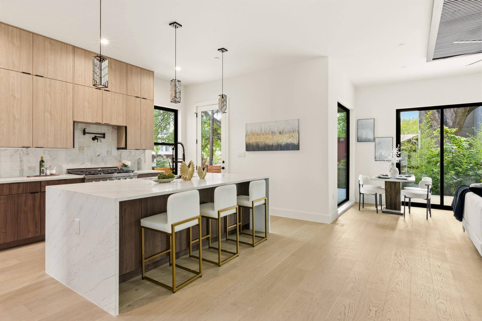 2300 Bluebonnet LN, Austin, TX 78704