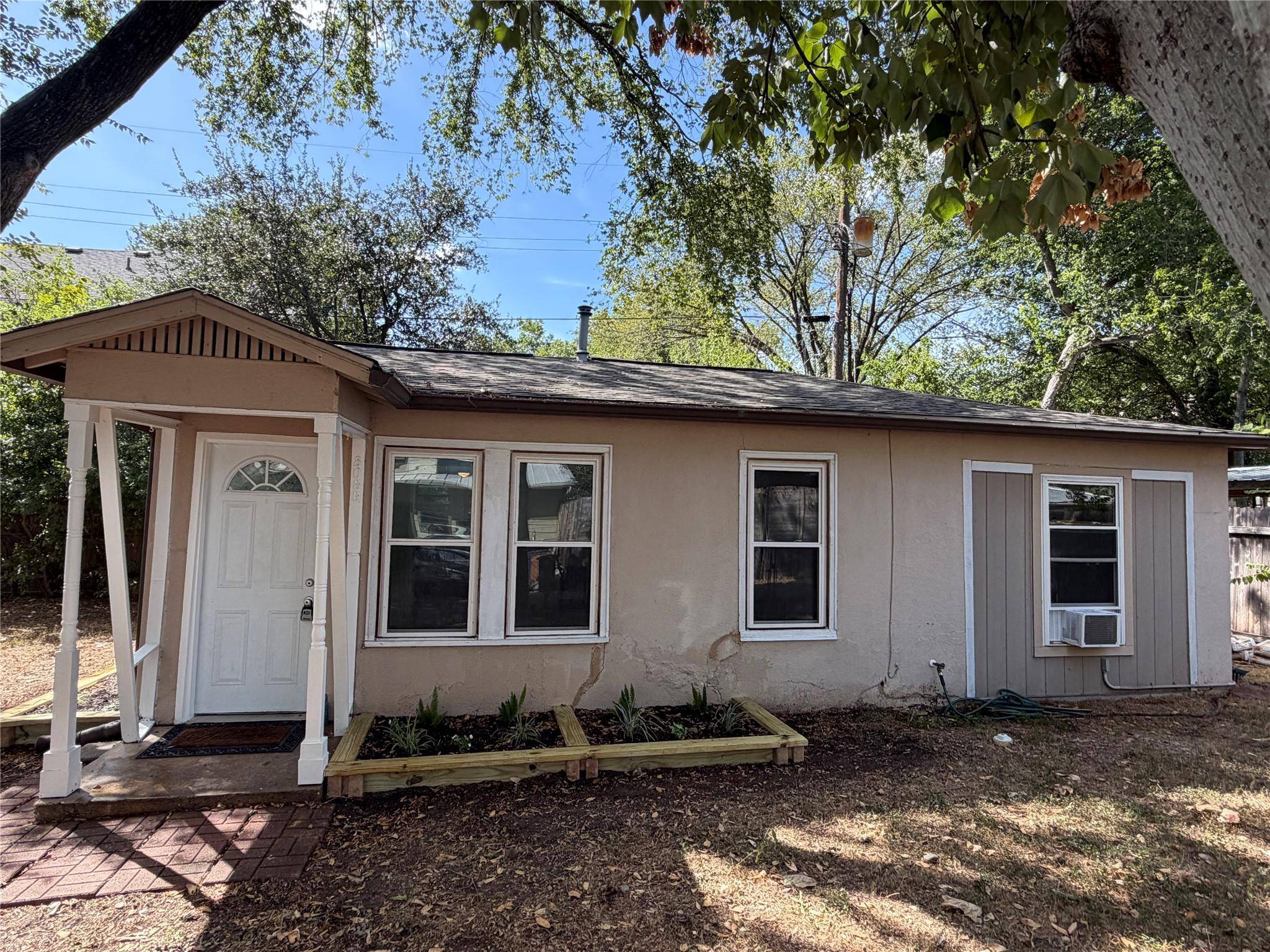 808 E 46th ST #B, Austin, TX 78751