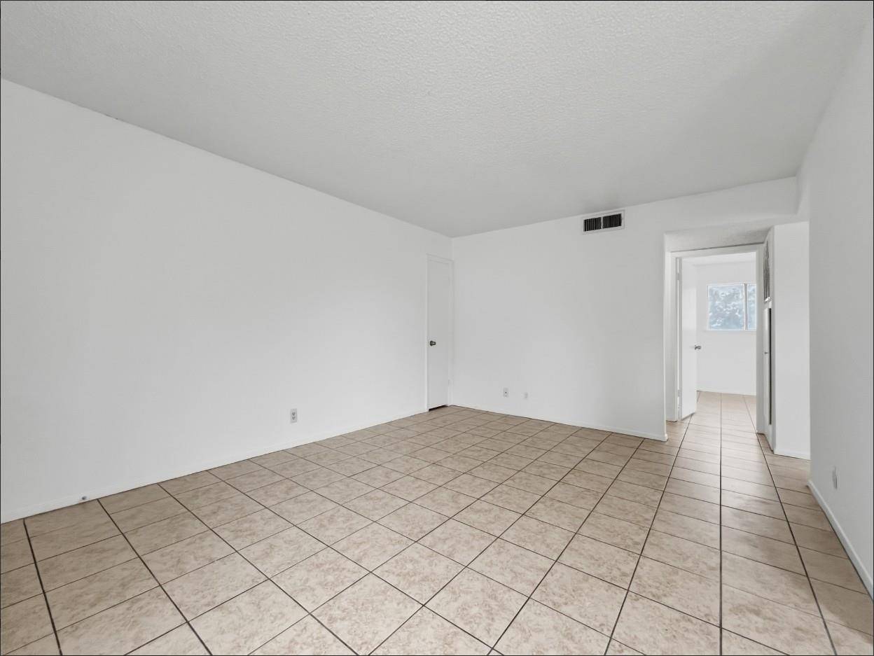 3427 WILLOWRUN DR #D, Austin, TX 78704