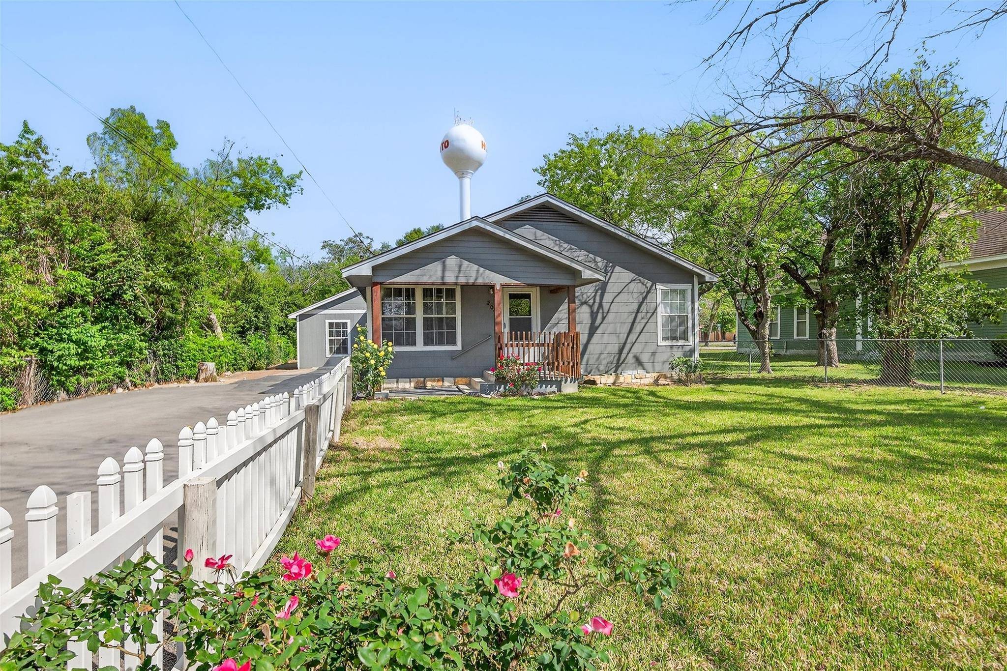 204 Taylor ST, Hutto, TX 78634