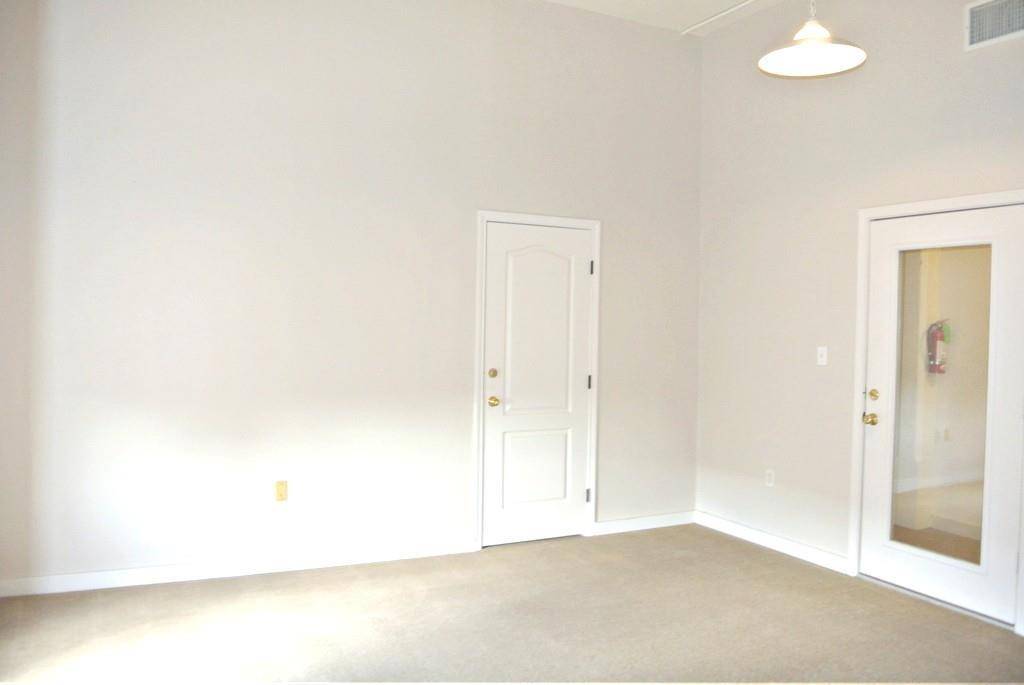 2 Depot SQ #C, Elgin, TX 78621