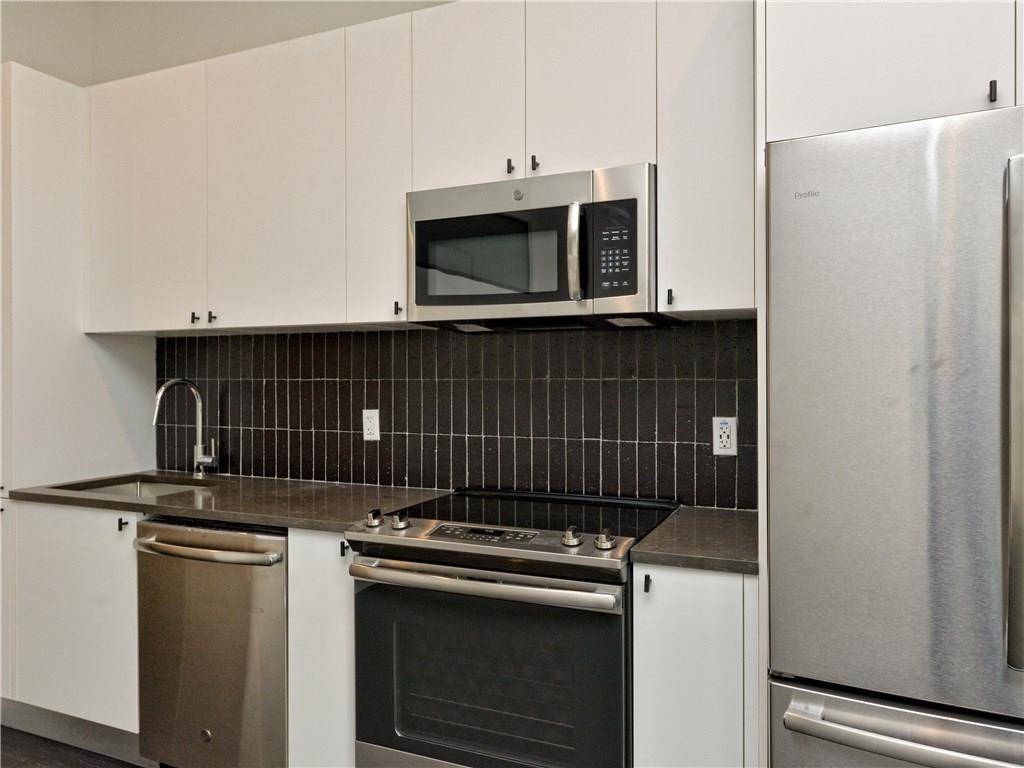 800 Embassy DR #323, Austin, TX 78702
