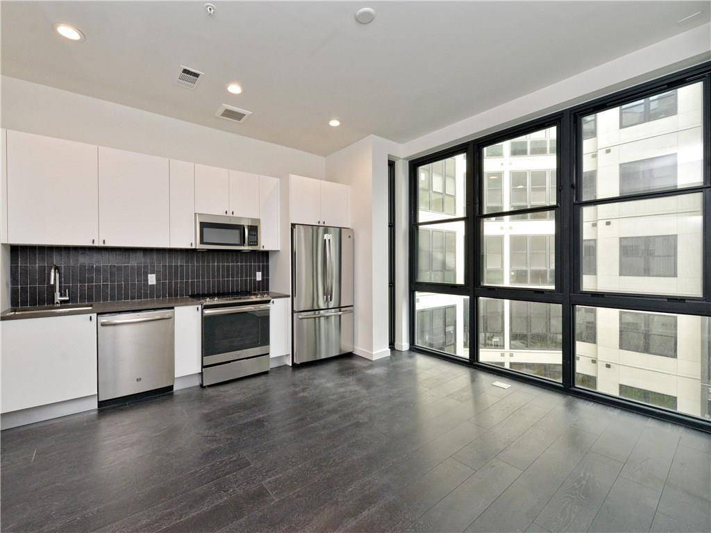 800 Embassy DR #323, Austin, TX 78702