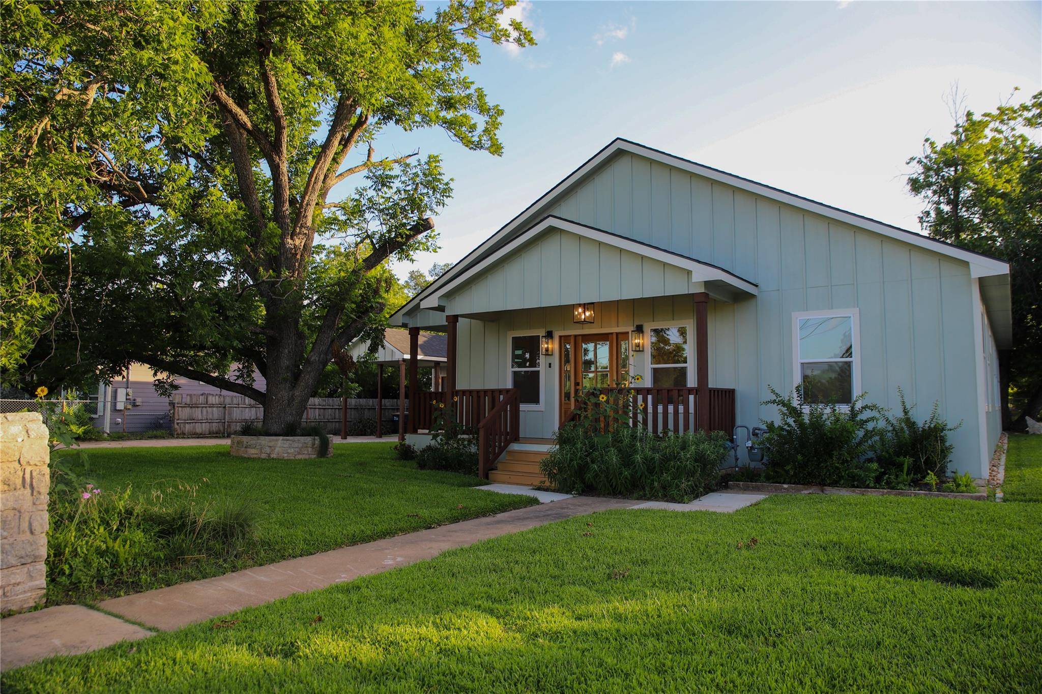 2102 S Church ST, Georgetown, TX 78626
