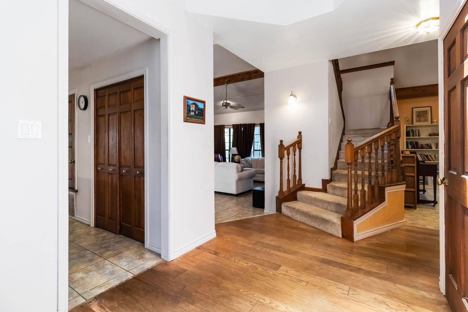 214 Laura LN, Bastrop, TX 78602