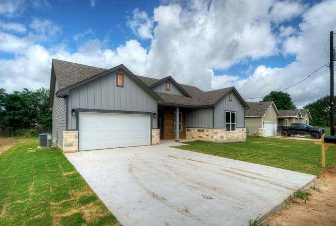 139 Waimanalo DR, Bastrop, TX 78602