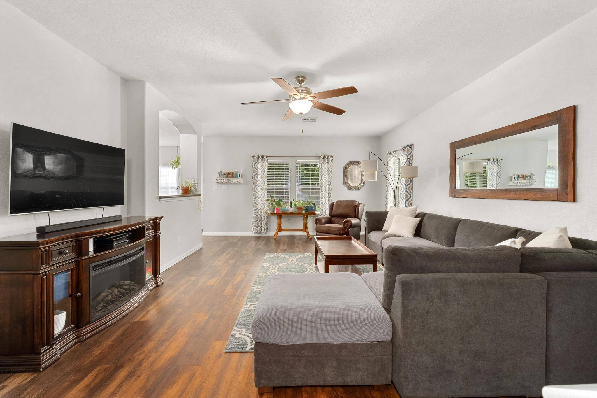1107 Concan DR, Hutto, TX 78634