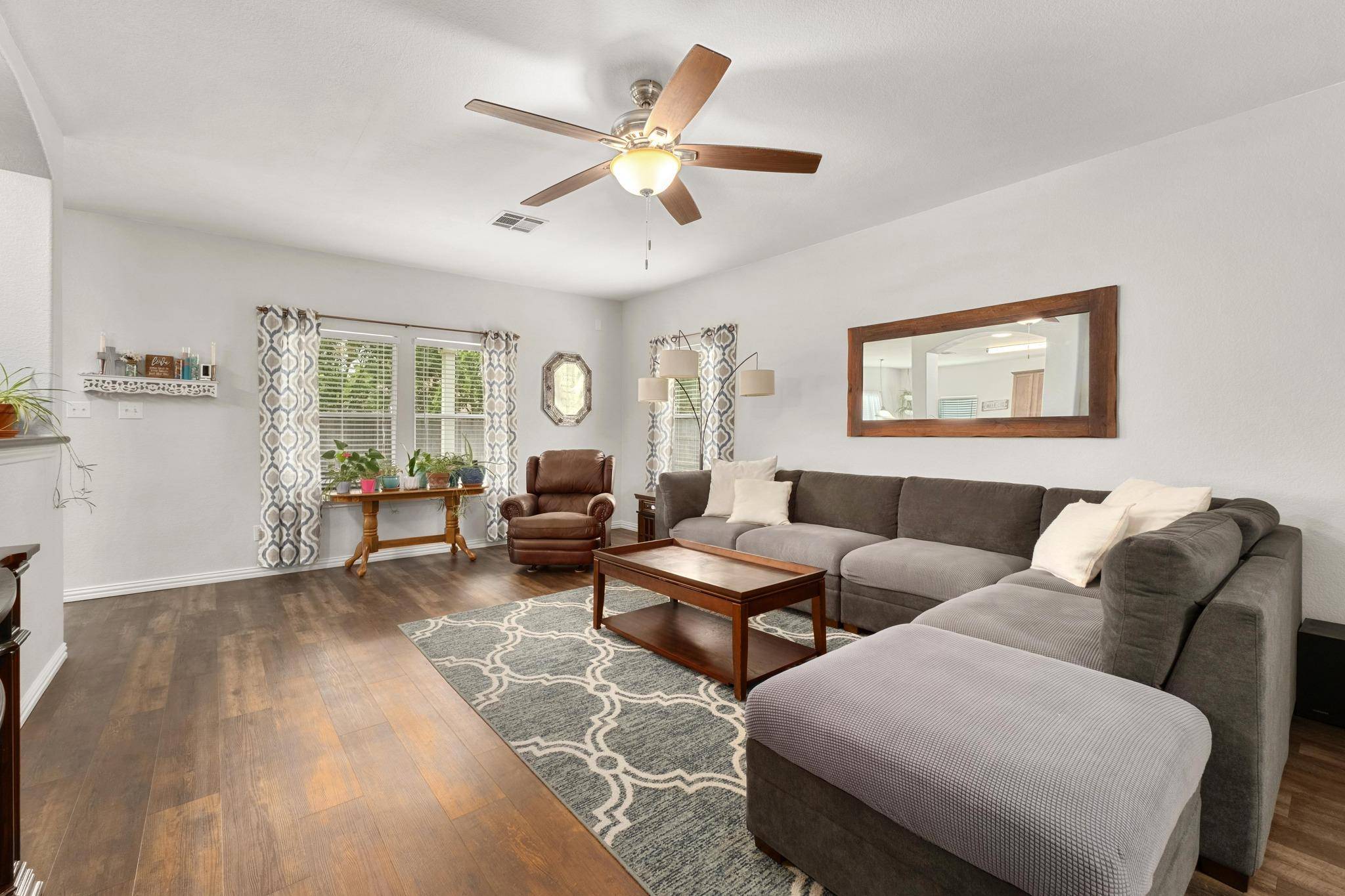 1107 Concan DR, Hutto, TX 78634