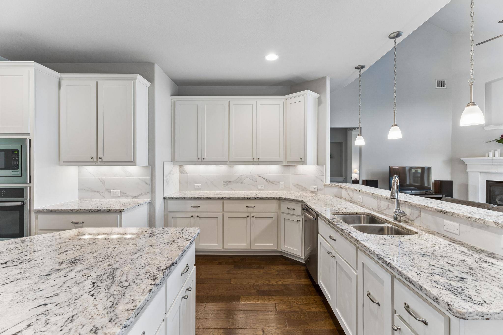 642 Jacksdaw DR, Austin, TX 78737