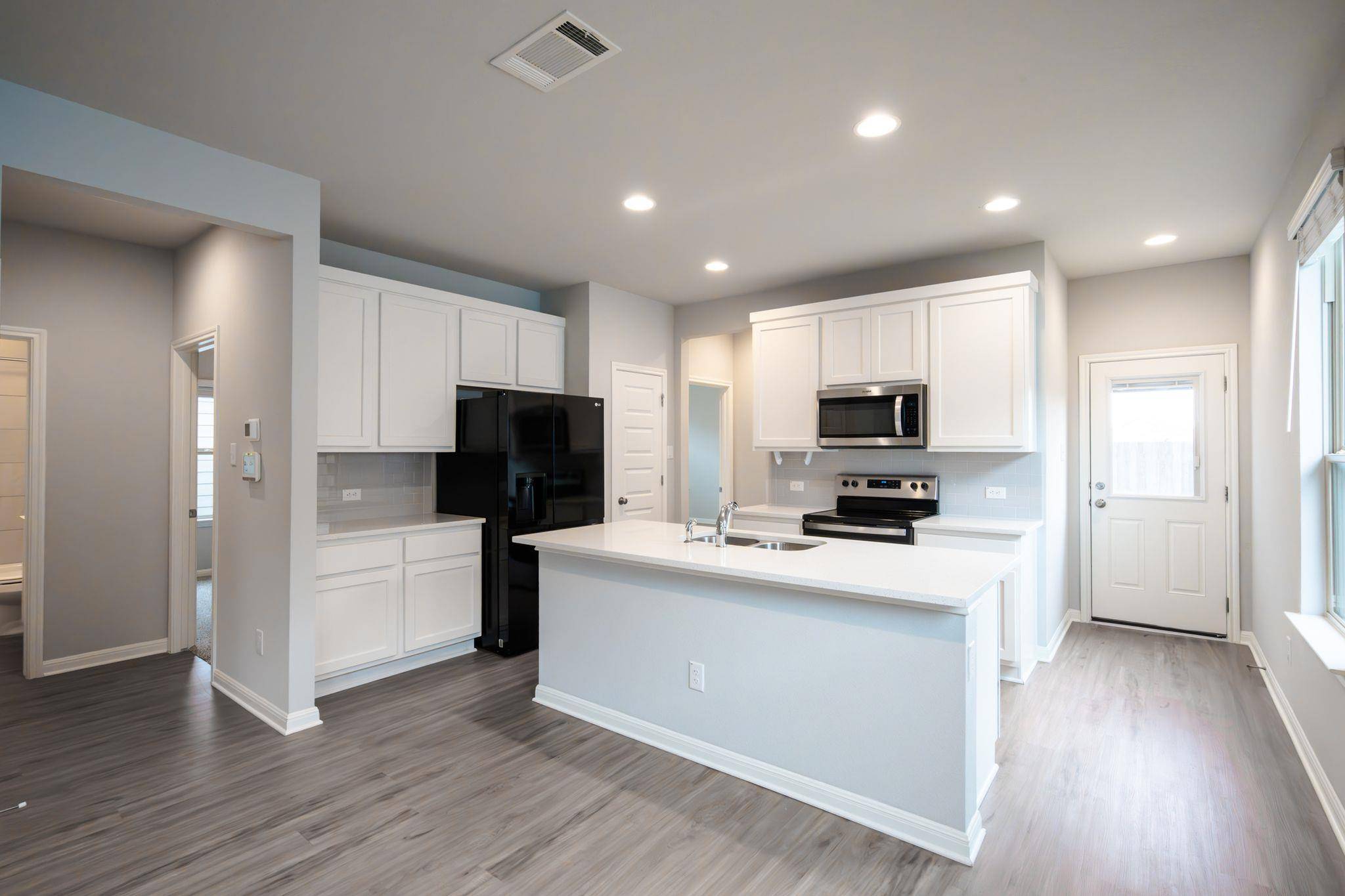 208 Kellys Heroes WAY, Jarrell, TX 76537