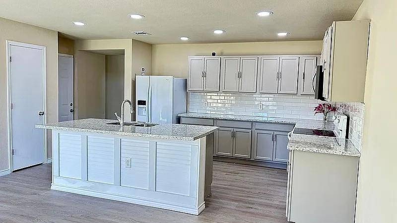 5211 Viewpoint DR, Austin, TX 78744