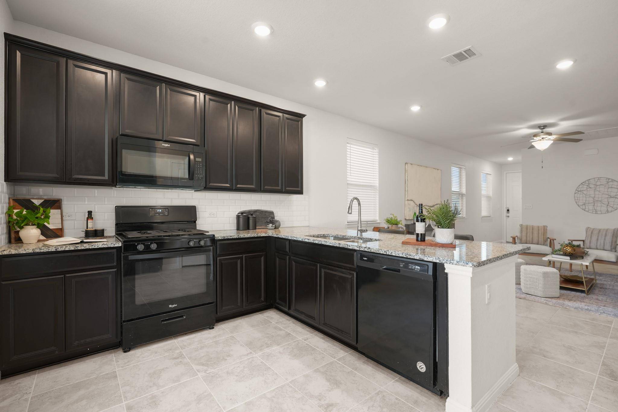 152 MOUNTAIN VALLEY ST, Georgetown, TX 78628