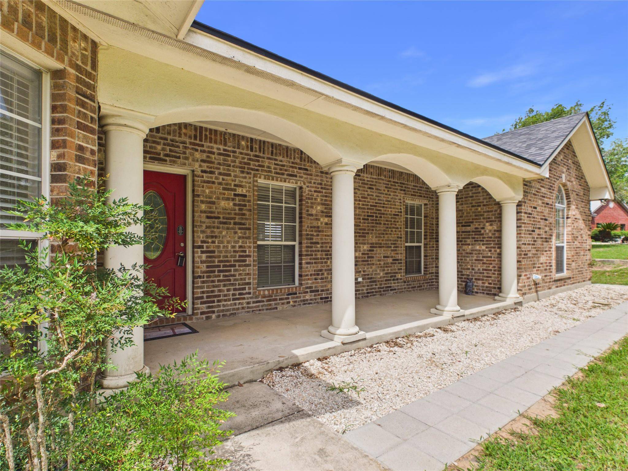 108 Deer Ridge DR, La Vernia, TX 78121