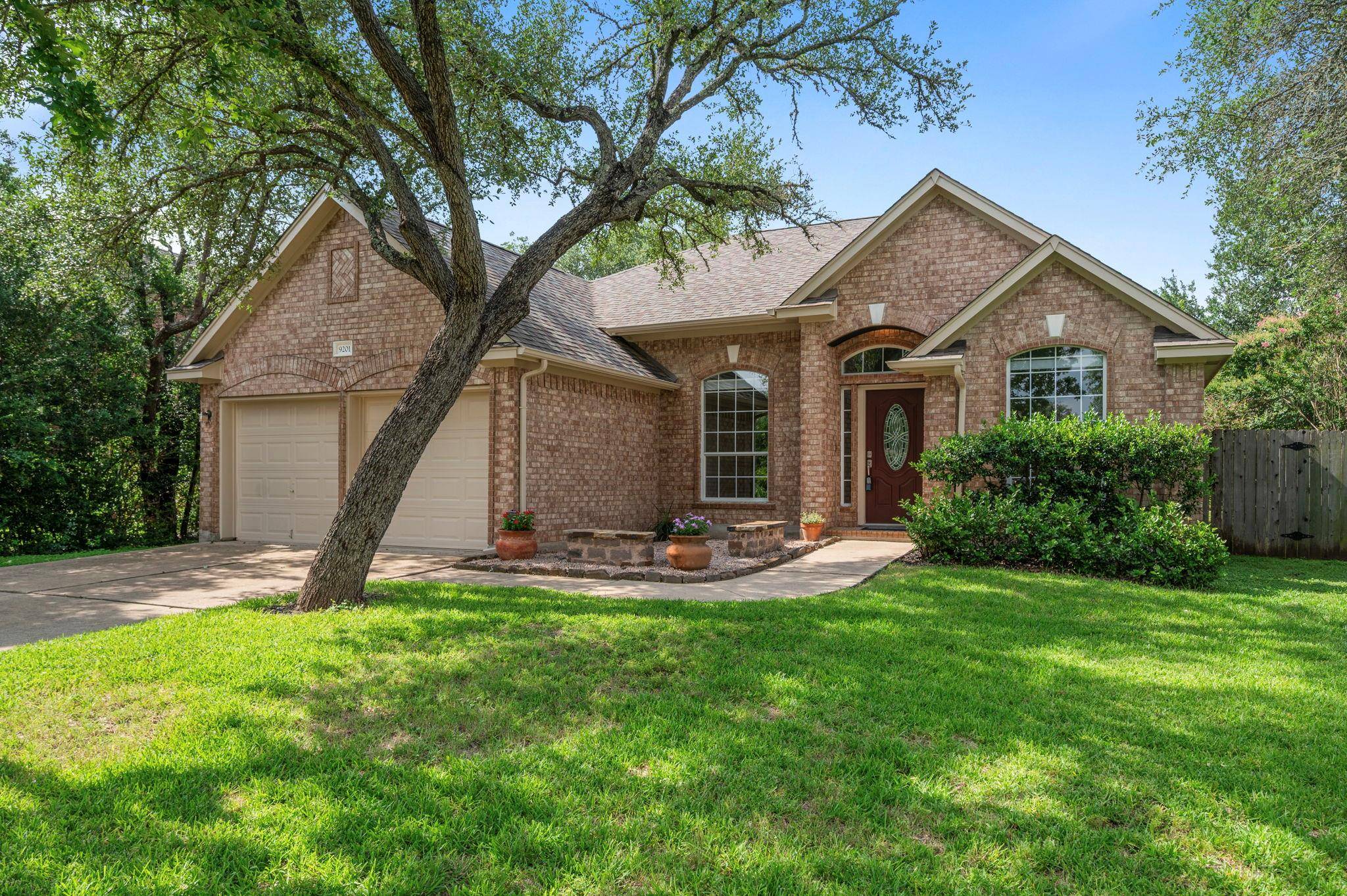9201 La Siesta BND, Austin, TX 78749