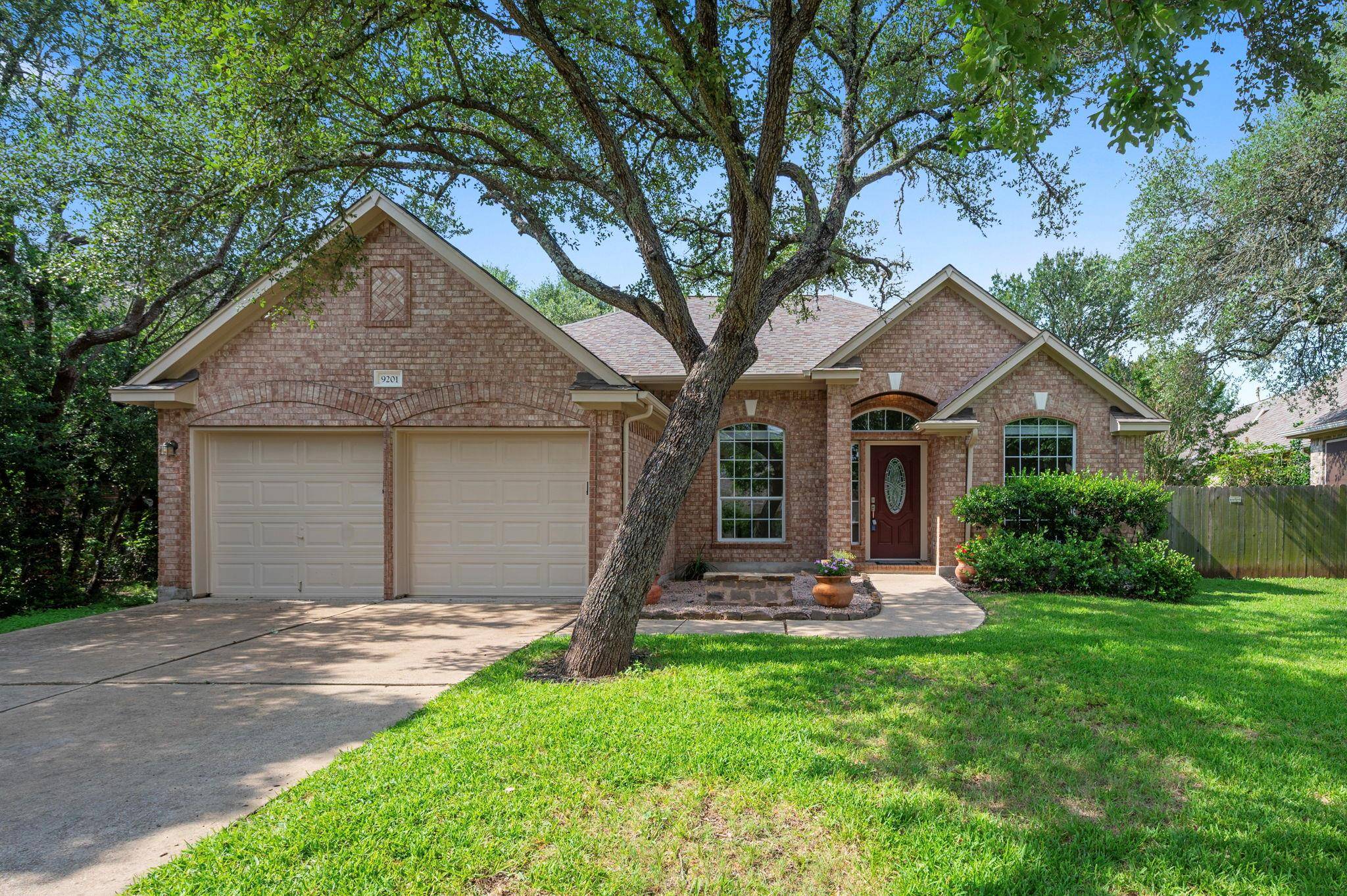 9201 La Siesta BND, Austin, TX 78749