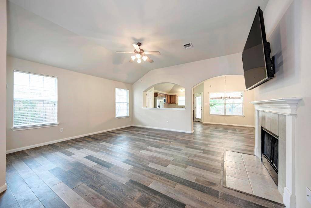 207 Kerley DR, Hutto, TX 78634