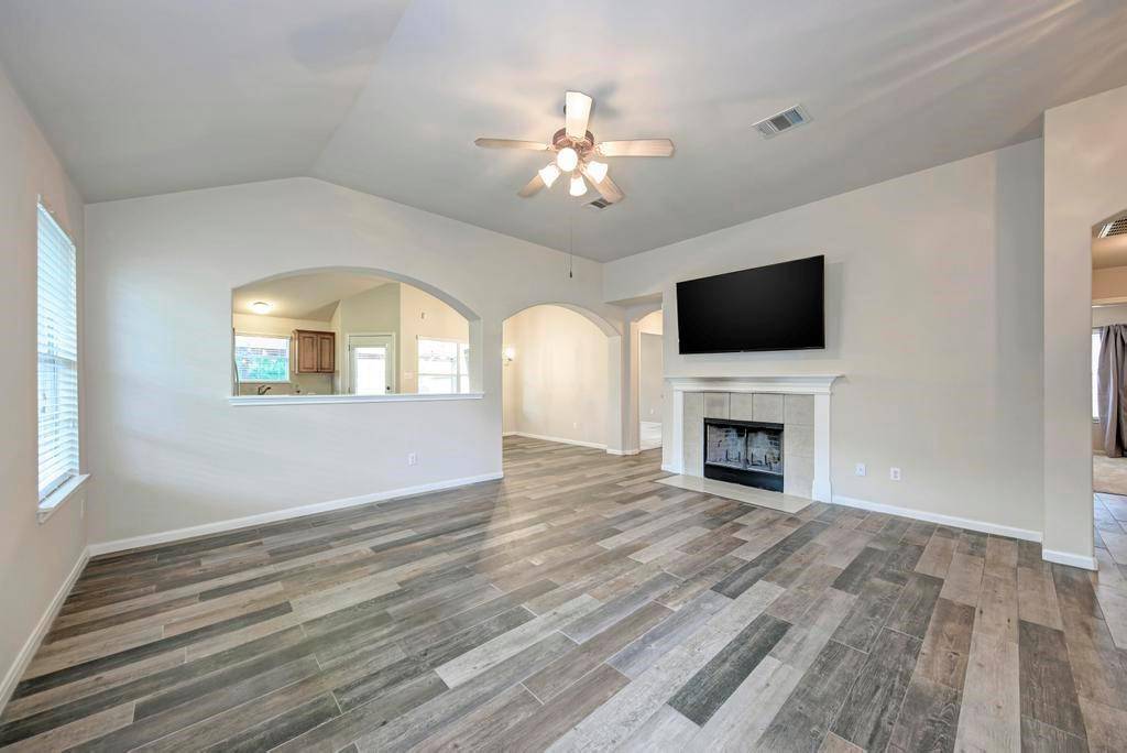 207 Kerley DR, Hutto, TX 78634