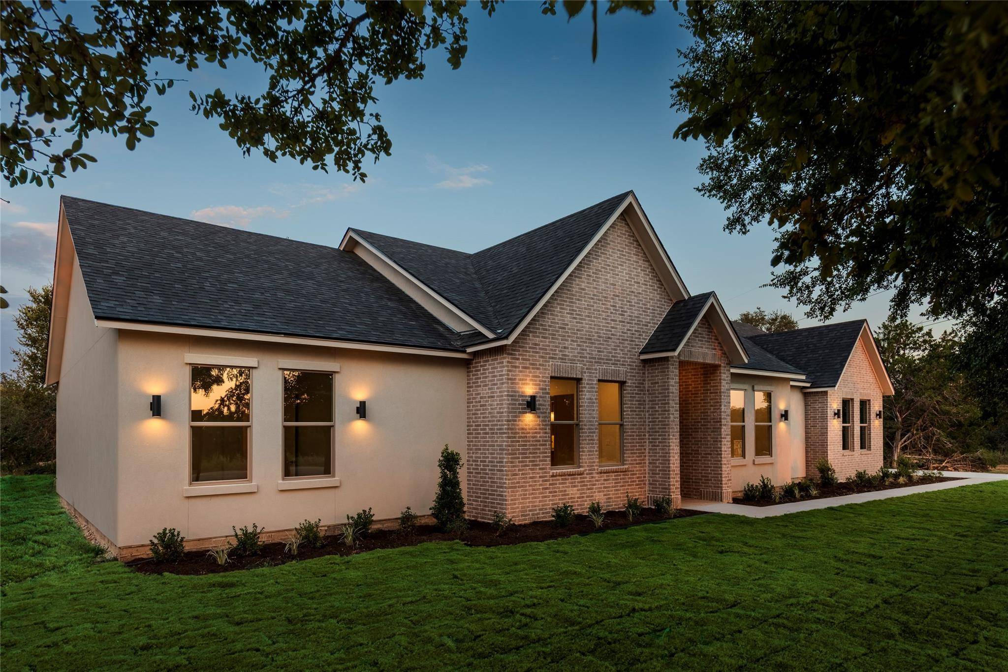 301 Onion Creek LN, Driftwood, TX 78619