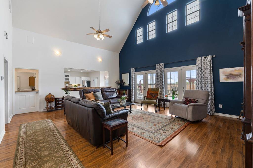 100 Little El Paso RD, Martindale, TX 78655