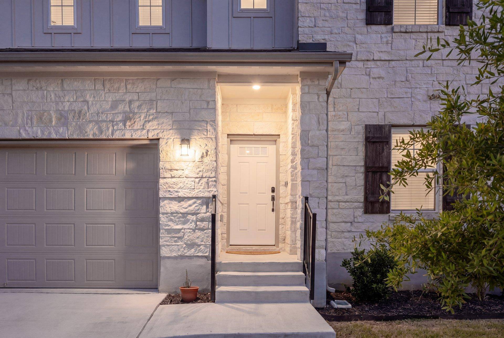 105 Greenspire Downs DR, Hutto, TX 78634