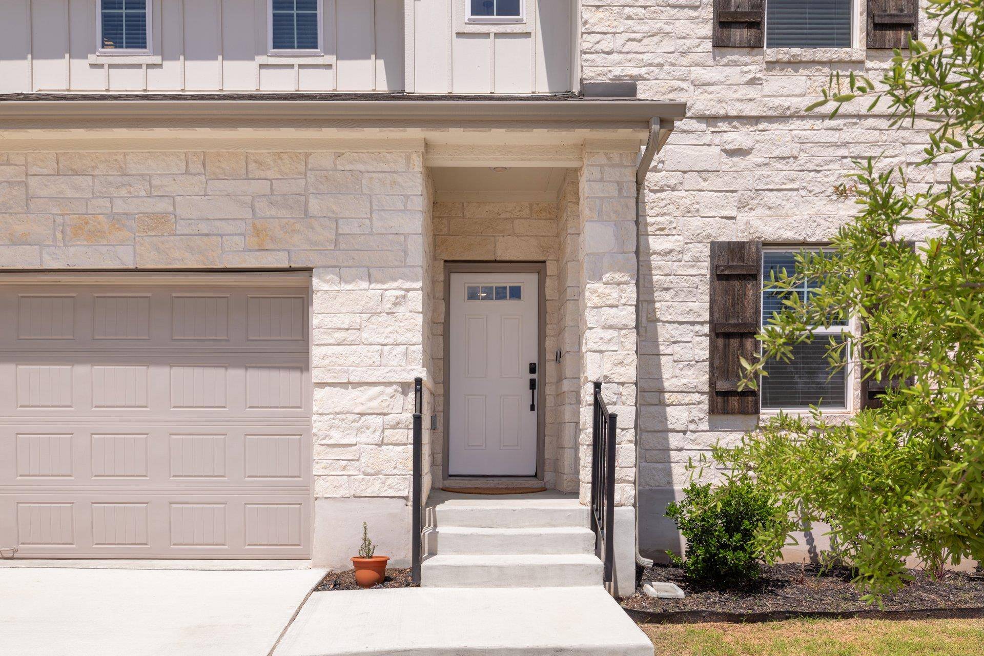 105 Greenspire Downs DR, Hutto, TX 78634