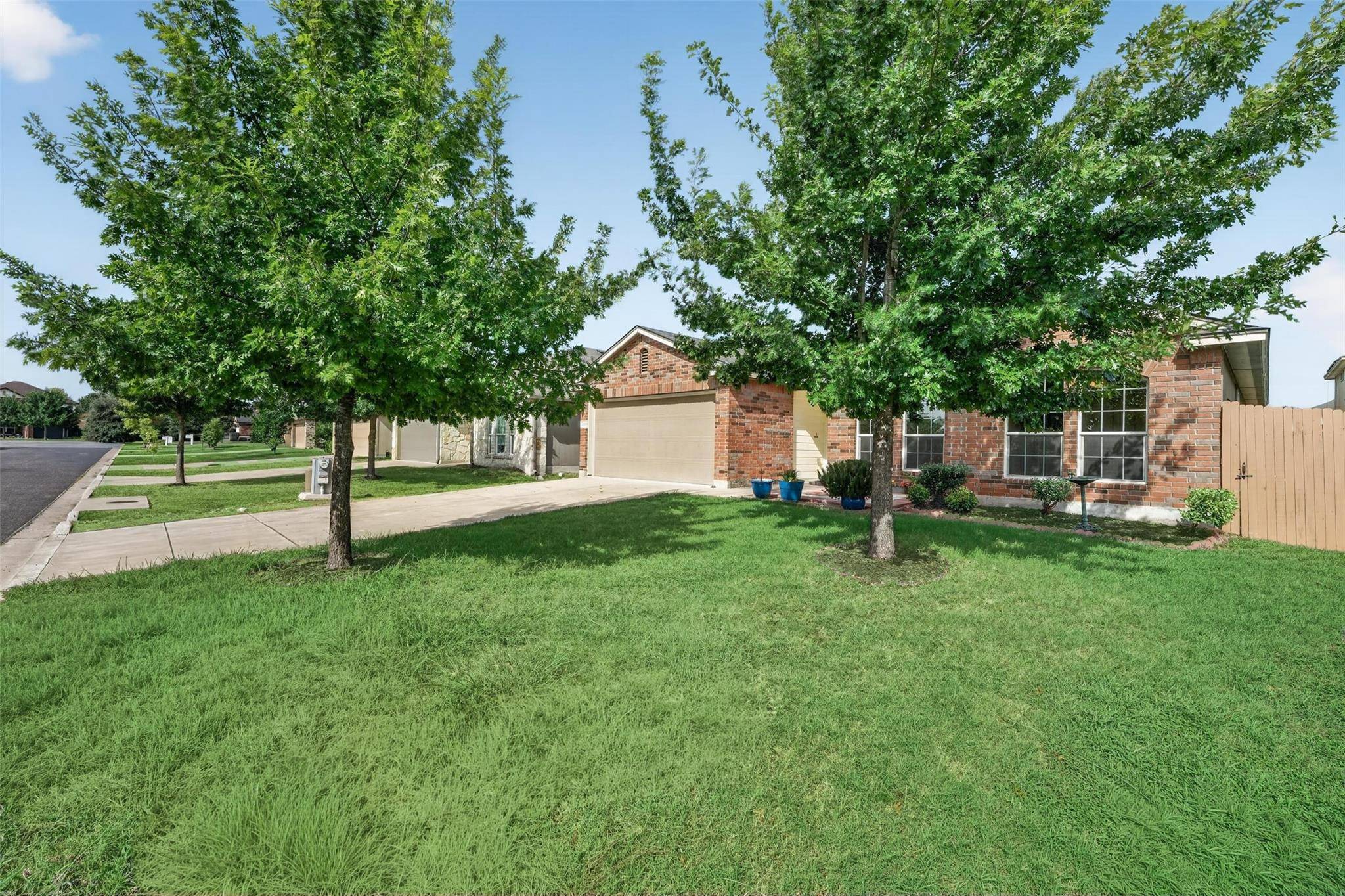 351 Foster LN, Jarrell, TX 76537